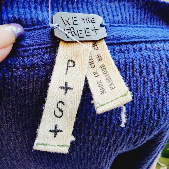 WE THE FREE BLUE 1/2 BUTTON DOWN WITH AZTEC ACCENTS SIZE SMALL - Picture 4 of 5